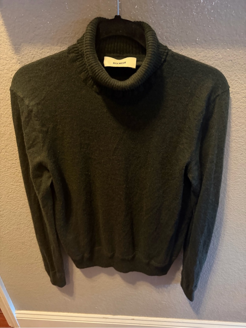 Buck Mason Olive Green Turtleneck Sweater 100% cashmere luxury size medium